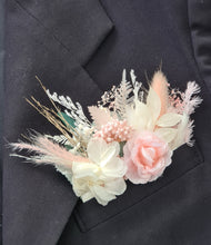 Load image into Gallery viewer, Grooms Everlasting Pocket boutonniere - pink and nude
