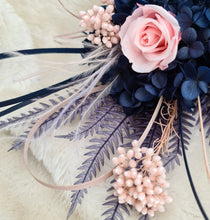 Load image into Gallery viewer, Everlasting flowers mini in dark blue &amp; pink
