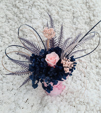 Load image into Gallery viewer, Everlasting flowers mini in dark blue &amp; pink
