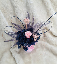 Load image into Gallery viewer, Everlasting flowers mini in dark blue &amp; pink
