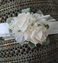 Load image into Gallery viewer, Everlasting flowers School formal / wedding corsage white  &amp;  green
