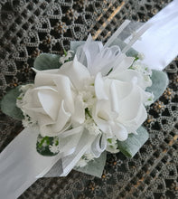 Load image into Gallery viewer, Everlasting flowers School formal / wedding corsage white  &amp;  green
