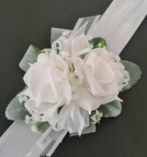 Load image into Gallery viewer, Everlasting flowers School formal / wedding corsage white  &amp;  green
