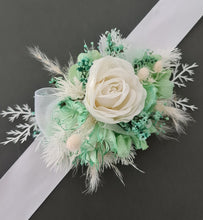 Load image into Gallery viewer, Everlasting flowers mint green corsage - School formal / Wedding
