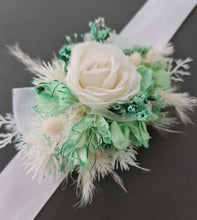 Load image into Gallery viewer, Everlasting flowers mint green corsage - School formal / Wedding
