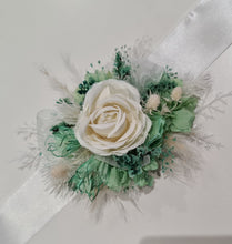 Load image into Gallery viewer, Everlasting flowers mint green corsage - School formal / Wedding
