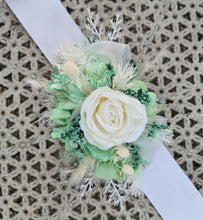 Load image into Gallery viewer, Everlasting flowers mint green corsage - School formal / Wedding
