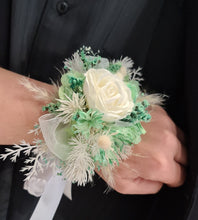 Load image into Gallery viewer, Everlasting flowers mint green corsage - School formal / Wedding
