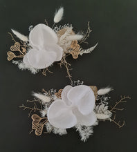 Load image into Gallery viewer, Everlasting flowers - white orchid triple cake toppers / white &amp; gold incl Mr &amp; Mrs sign
