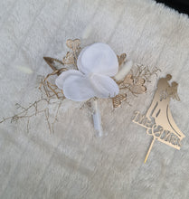 Load image into Gallery viewer, Everlasting flowers - white orchid triple cake toppers / white &amp; gold incl Mr &amp; Mrs sign
