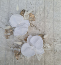 Load image into Gallery viewer, Everlasting flowers - white orchid triple cake toppers / white &amp; gold incl Mr &amp; Mrs sign
