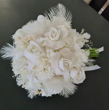 Load image into Gallery viewer, Milky white bridal bouquet &amp; buttonhole with white feathers - Elopement set
