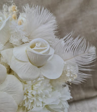 Load image into Gallery viewer, Milky white bridal bouquet &amp; buttonhole with white feathers - Elopement set
