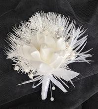 Load image into Gallery viewer, Milky white bridal bouquet &amp; buttonhole with white feathers - Elopement set
