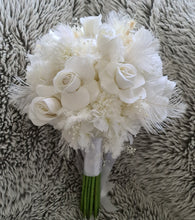 Load image into Gallery viewer, Milky white bridal bouquet &amp; buttonhole with white feathers - Elopement set
