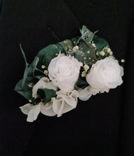 Load image into Gallery viewer, Everlasting Groom&#39;s pocket flowers w mini preserved roses - dark green &amp; white
