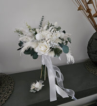 Load image into Gallery viewer, White &amp; green Elopement Set – Bouquet and buttonhole
