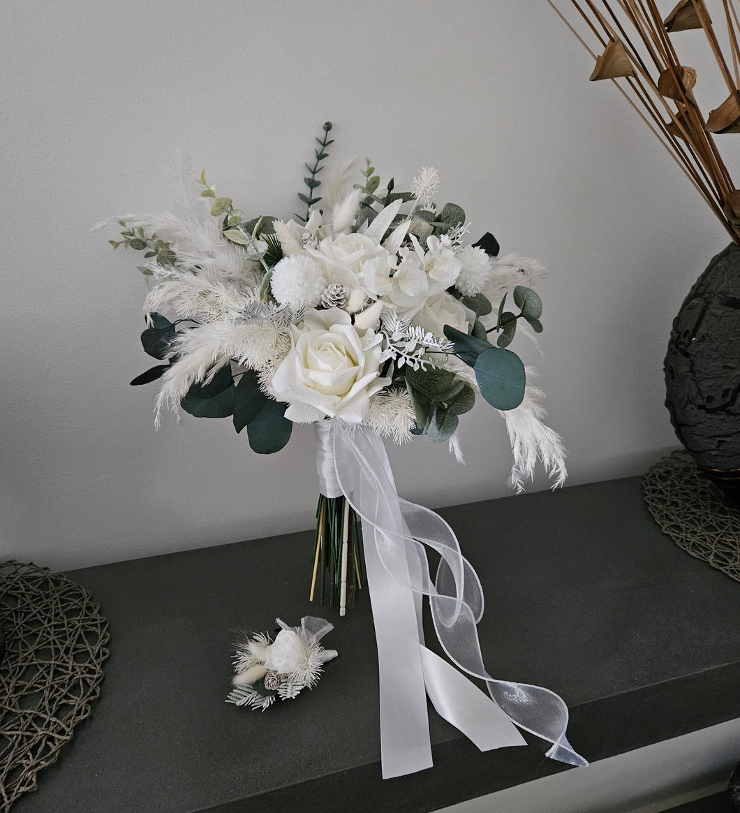 White & green Elopement Set – Bouquet and buttonhole