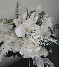 Load image into Gallery viewer, White &amp; green Elopement Set – Bouquet and buttonhole
