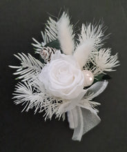 Load image into Gallery viewer, White &amp; green Elopement Set – Bouquet and buttonhole
