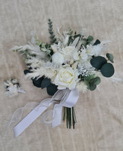 Load image into Gallery viewer, White &amp; green Elopement Set – Bouquet and buttonhole
