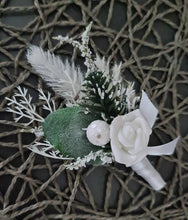 Load image into Gallery viewer, Winter / Christmas vibe bouquet and buttonhole - elopement set
