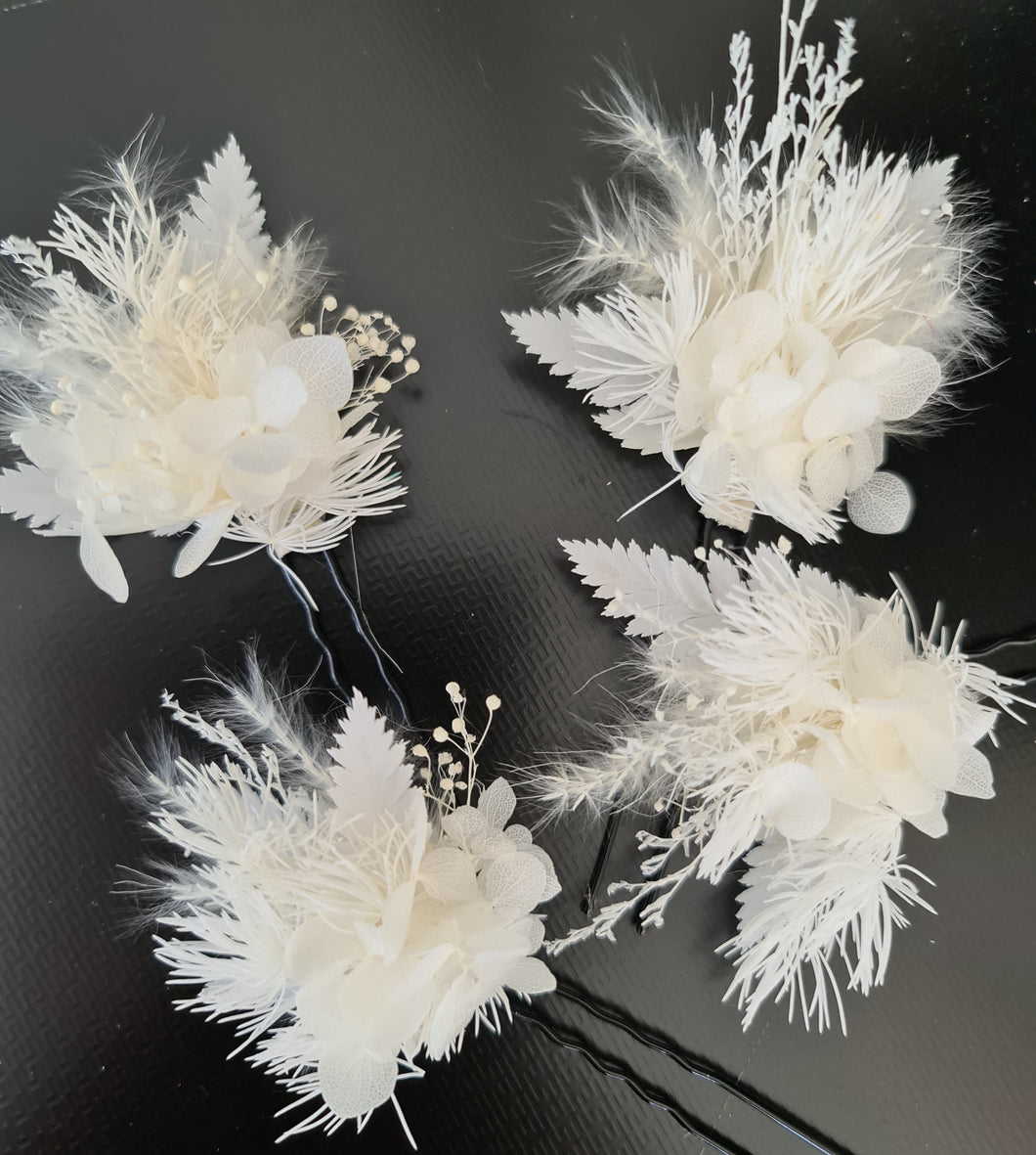 4 x everlasting flowers white bobby pins