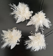 Load image into Gallery viewer, 4 x everlasting flowers white bobby pins
