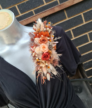 Load image into Gallery viewer, X - Mother of the bride preserved shoulder corsage
