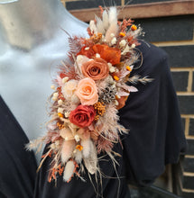 Load image into Gallery viewer, X - Mother of the bride preserved shoulder corsage
