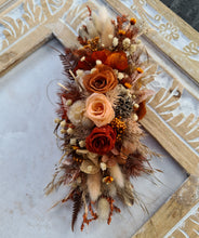 Load image into Gallery viewer, X - Mother of the bride preserved shoulder corsage
