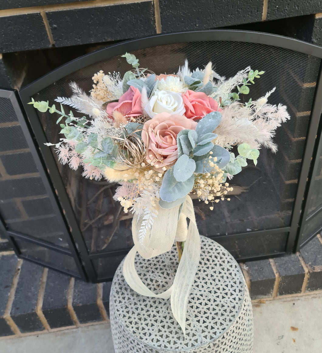 X - Bridal bouquet nude & pastel tones with green