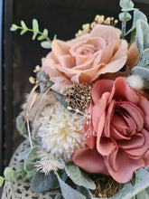 Load image into Gallery viewer, X - Bridesmaids bouquets nude &amp; pastel tones with green
