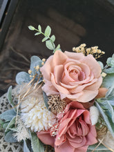 Load image into Gallery viewer, X - Bridesmaids bouquets nude &amp; pastel tones with green
