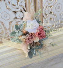 Load image into Gallery viewer, X - Bridal throw-away bouquet
