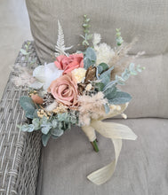 Load image into Gallery viewer, X - Bridal throw-away bouquet
