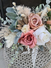 Load image into Gallery viewer, X - Bridal throw-away bouquet
