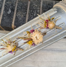 Load image into Gallery viewer, Dry &amp; preserved flowers buttonholes
