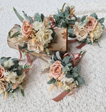 Load image into Gallery viewer, Bridesmaids bouquets blush &amp; green
