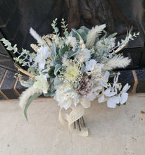 Load image into Gallery viewer, Bridal Bouquet green &amp; white
