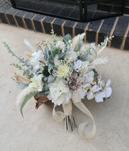 Load image into Gallery viewer, Bridal Bouquet green &amp; white
