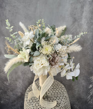 Load image into Gallery viewer, Bridal Bouquet green &amp; white
