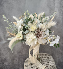 Load image into Gallery viewer, Bridal Bouquet green &amp; white
