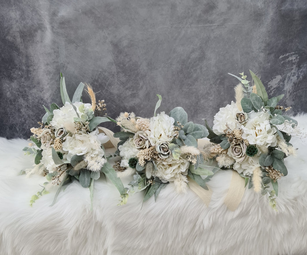 Bridesmaids bouquets - green & white