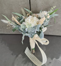 Load image into Gallery viewer, Bridesmaids bouquets - green &amp; white
