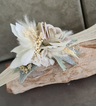 Load image into Gallery viewer, Wedding corsages green &amp; white
