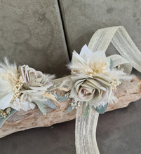 Load image into Gallery viewer, Wedding corsages green &amp; white
