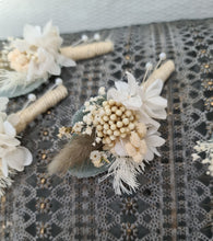 Load image into Gallery viewer, Wedding buttonholes green &amp; white
