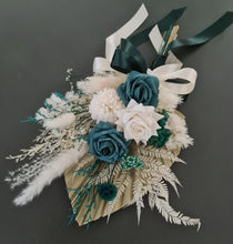 Load image into Gallery viewer, Bridesmaids bouquets in green
