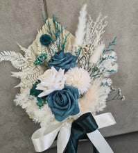 Load image into Gallery viewer, Bridesmaids bouquets in green
